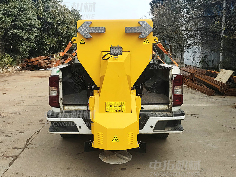 小型撒布機 (4).jpg